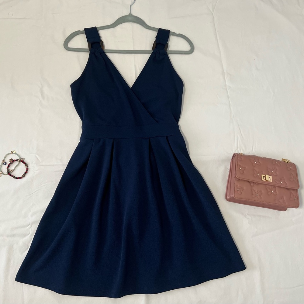 Beautiful navy blue dress perfect for a special occasion. Size S